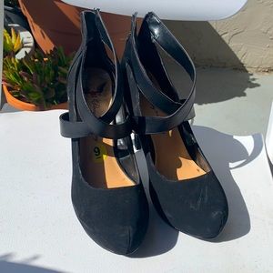 Penny Loves Kenny Black Platform Strapped Heels